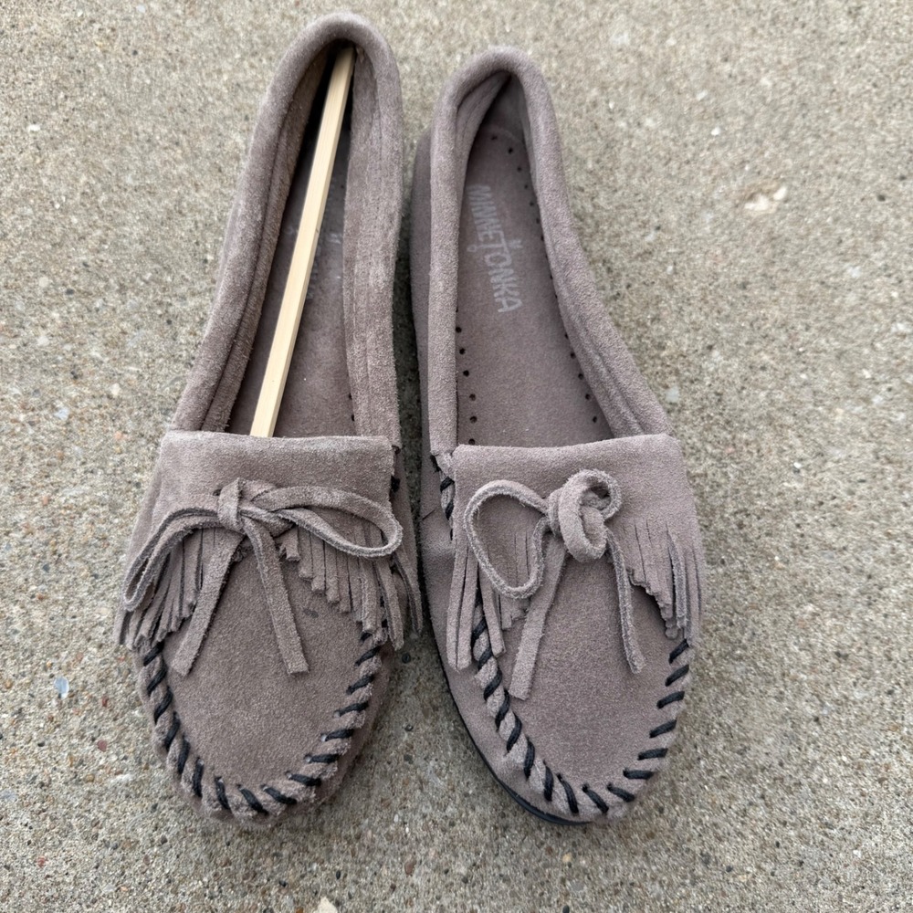 Minnetonka Womens 401T Kilty Suede Moccasin Flats Taupe Fringe Size 7